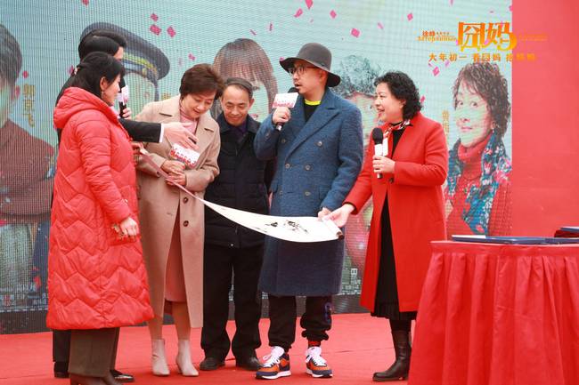 徐崢《囧媽》全國路演南昌溫暖放映 笑迎新春擁抱媽媽